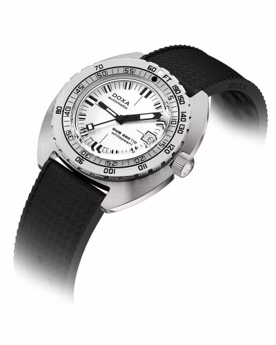 Alternative view of Doxa SUB 300 Ti5 Whitepearl 43mm - 823.50.011.20