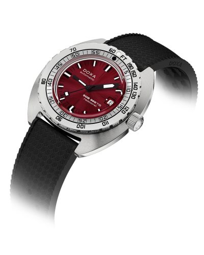 Alternative view of Doxa SUB 300 Ti5 Redcoral 43mm - 823.50.161.20