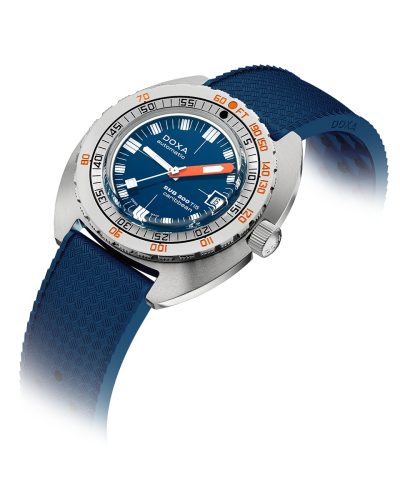 Alternative view of Doxa SUB 300 Ti5 Caribbean 43mm - 823.50.201.32