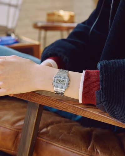 Alternative view of Casio A158WEA-7EF – Lys/sølvfarget klokke