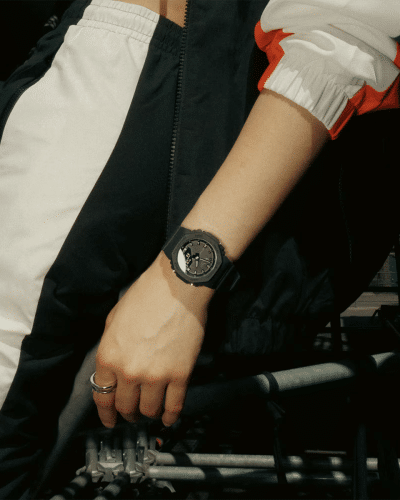 Alternative view of Casio G-SHOCK GMA-P2100BB-1AER – Sort/mørk klokke