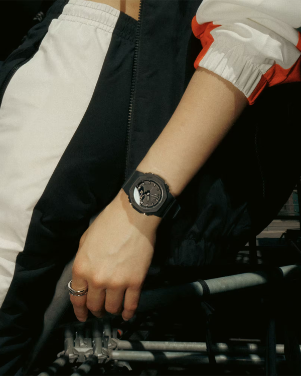 Alternative view of G-Shock 40.2mm -  GMA-P2100BB-1AER