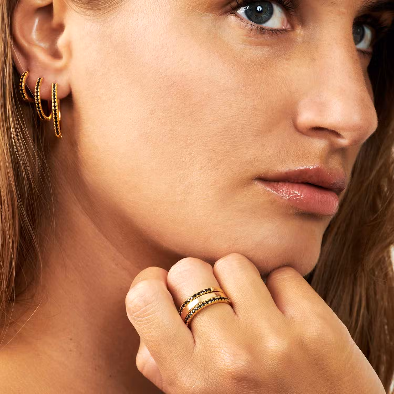 Ring Ellera - 18k gold plated with black zirconia - Bilde 3